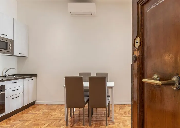 Guesthost - Rione Prati Elegant With Balcony Apartment Rom