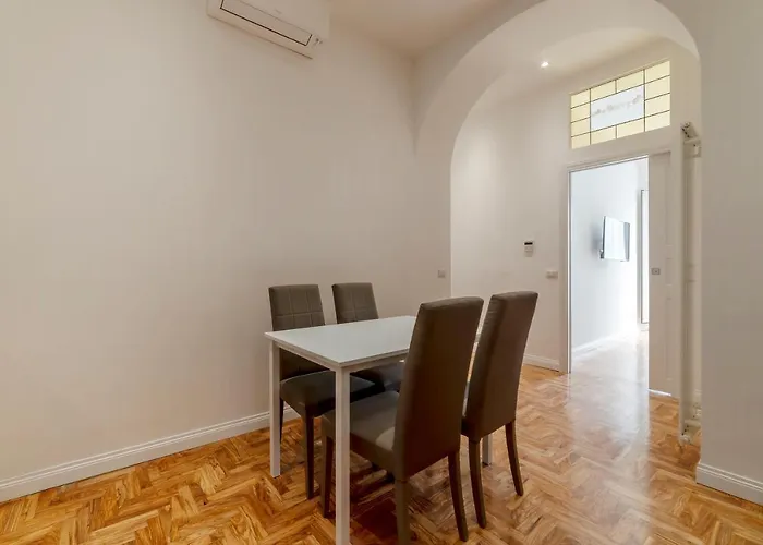 Guesthost - Rione Prati Elegant With Balcony * Rom