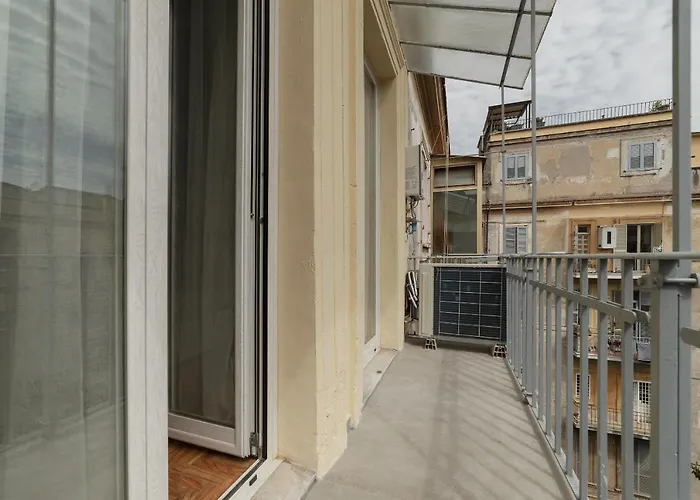 Apartment Guesthost - Rione Prati Elegant With Balcony