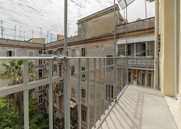 Apartment Guesthost - Rione Prati Elegant With Balcony Rom