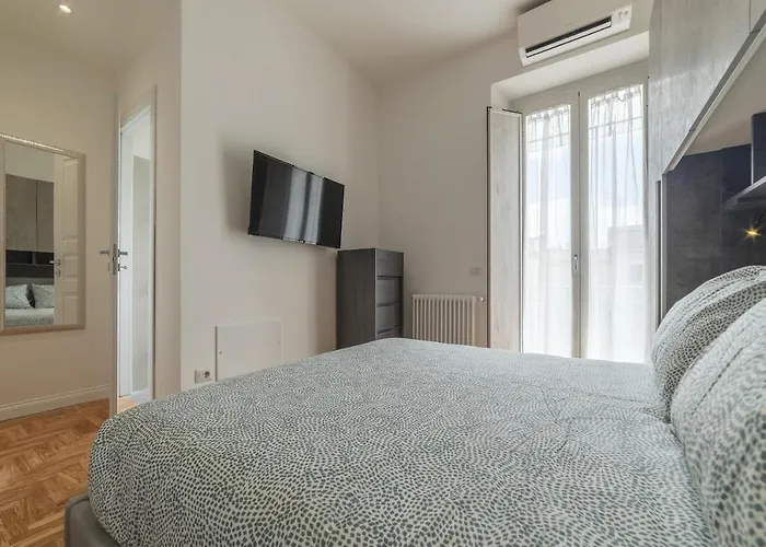 Apartment Guesthost - Rione Prati Elegant With Balcony