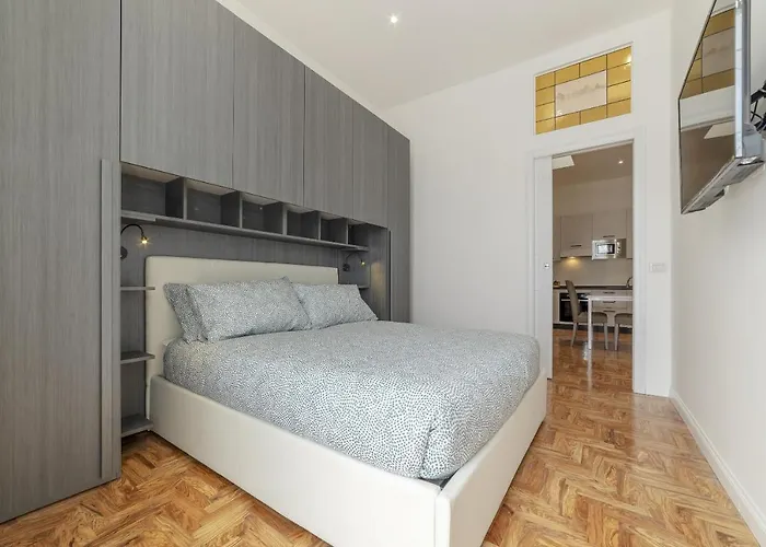 Apartment Guesthost - Rione Prati Elegant With Balcony