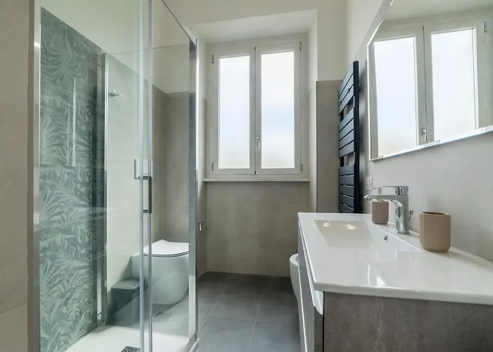 Apartment Guesthost - Rione Prati Elegant With Balcony Rom