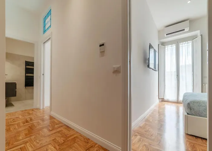 Guesthost - Rione Prati Elegant With Balcony Apartment *