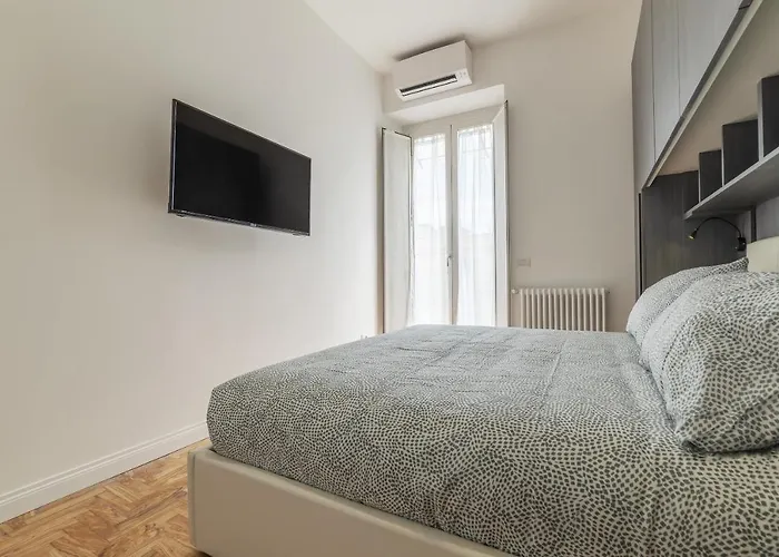 Guesthost - Rione Prati Elegant With Balcony Appartement