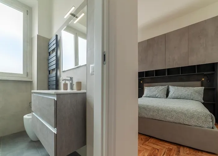 Apartment Guesthost - Rione Prati Elegant With Balcony